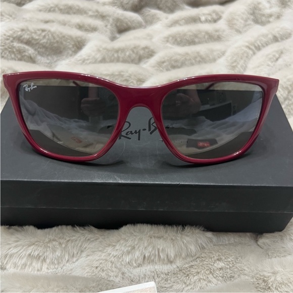 Women’s Ray Ban sunglasses New in Box main image 6